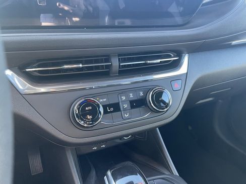 Used 2024 Buick Envista Preferred w/ Convenience II Package image 18