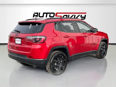 Used 2025 Jeep Compass Latitude w/ Altitude Special Edition image 7