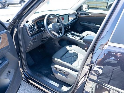 Certified 2025 Volkswagen Atlas SE image 18