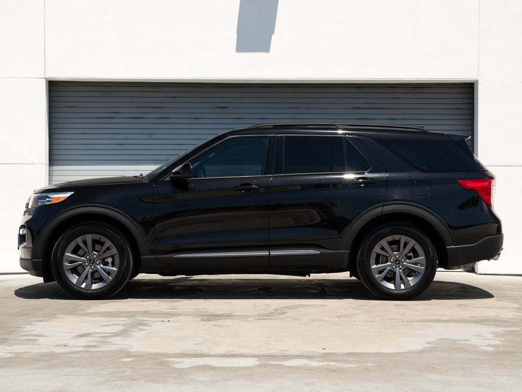 Used 2024 Ford Explorer XLT w/ Equipment Group 202A AWD/4WD image 2