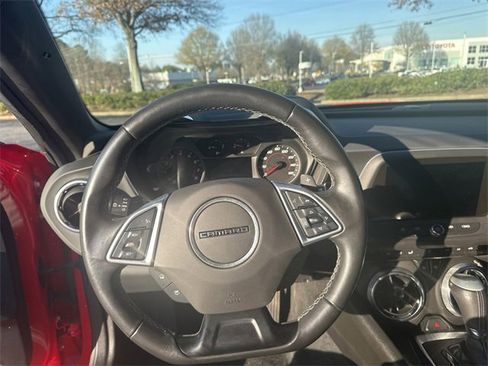 Used 2022 Chevrolet Camaro LT w/ Technology Package image 9