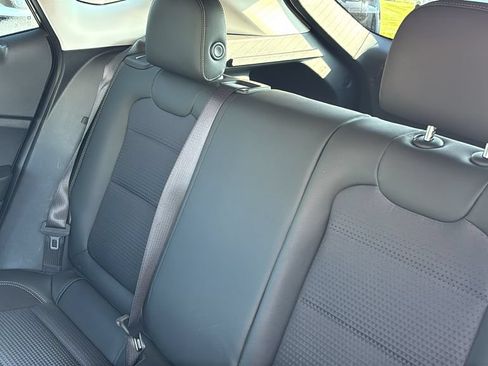 Used 2025 Chevrolet Trax LT FWD image 27