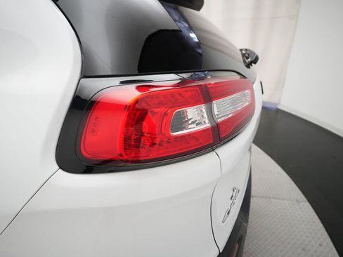 Used 2016 Jeep Cherokee Latitude w/ Safety/Convenience Group image 29