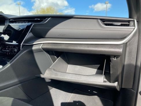 Used 2023 Jeep Grand Cherokee L Laredo image 30