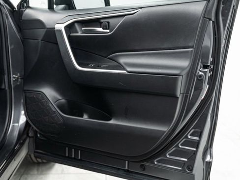 Used 2021 Toyota RAV4 XLE image 30