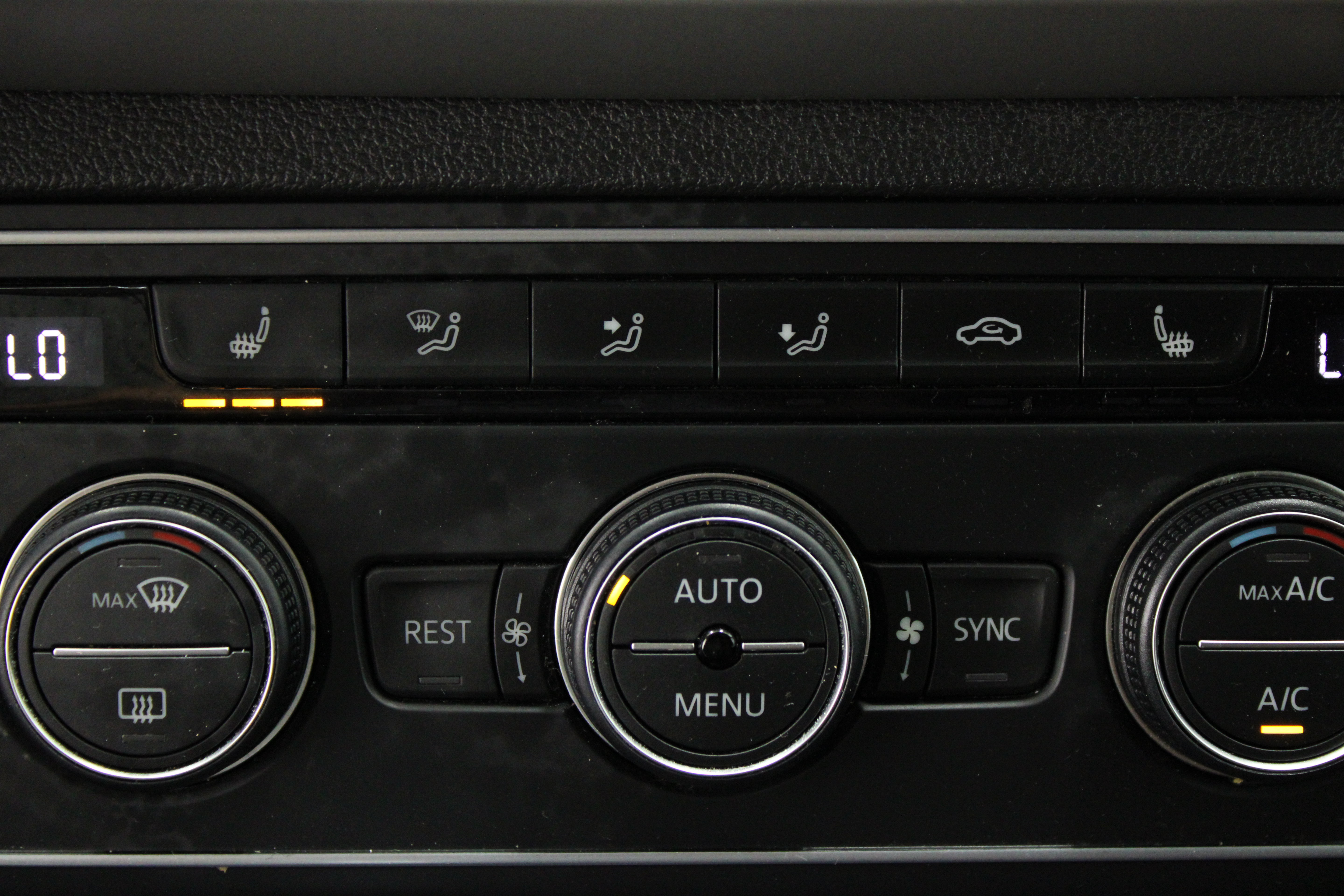 Used 2021 Volkswagen Atlas SE w/ Panoramic Sunroof Package FWD image 22