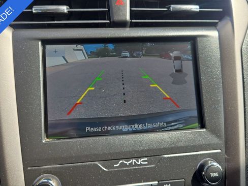 Used 2020 Ford Fusion SE FWD image 15
