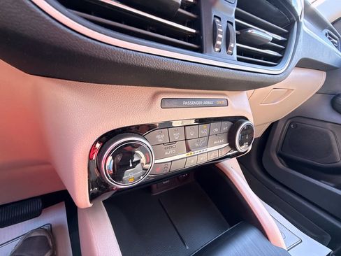 Used 2022 Ford Escape SE w/ Convenience Package FWD image 25