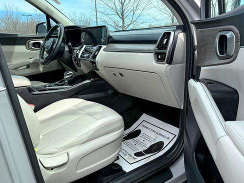 Certified 2023 Kia Sorento S w/ Panoramic Sunroof Package image 17