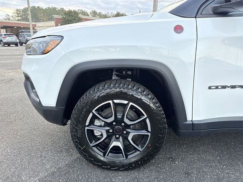 New 2026 Jeep Compass Trailhawk w/ Sun, Sound & Navigation Group image 10