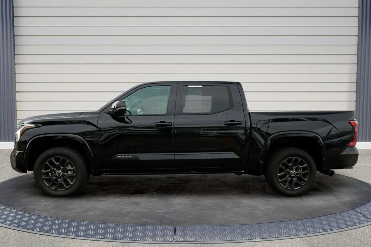 Used 2024 Toyota Tundra Platinum AWD/4WD image 4