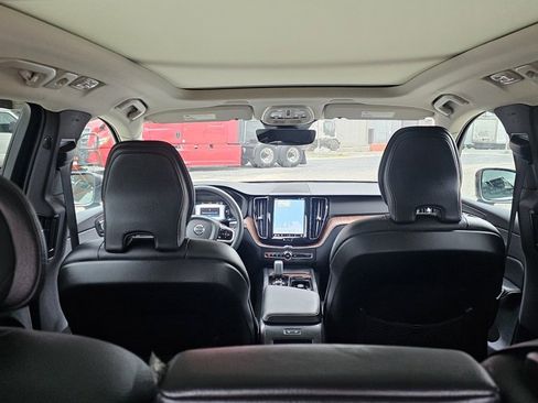 Certified 2023 Volvo XC60 B5 Plus w/ Climate Package image 8