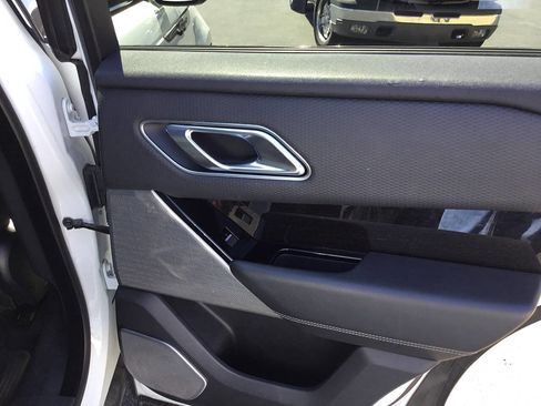 Used 2018 Land Rover Range Rover Velar S image 22