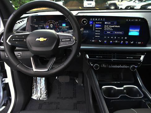 New 2026 Chevrolet Traverse LT w/ Driver Confidence Package AWD/4WD image 13