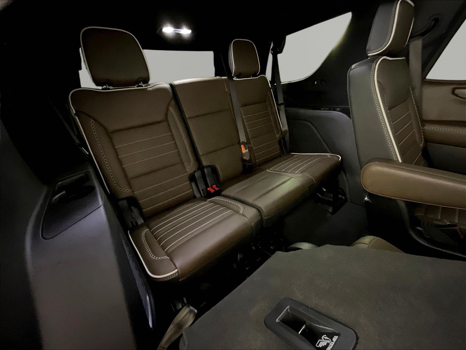 Used 2025 GMC Yukon Denali Ultimate AWD/4WD image 25