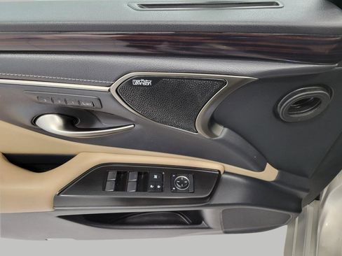 Used 2019 Lexus ES 350 w/ Accessory Package 2 image 26