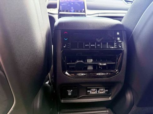Used 2024 Jeep Grand Cherokee L Limited AWD/4WD image 15