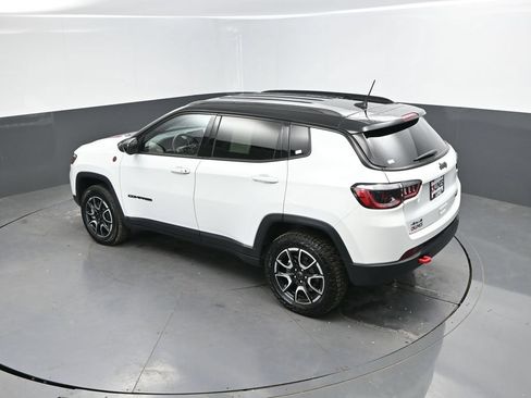 Used 2025 Jeep Compass Trailhawk AWD/4WD image 30