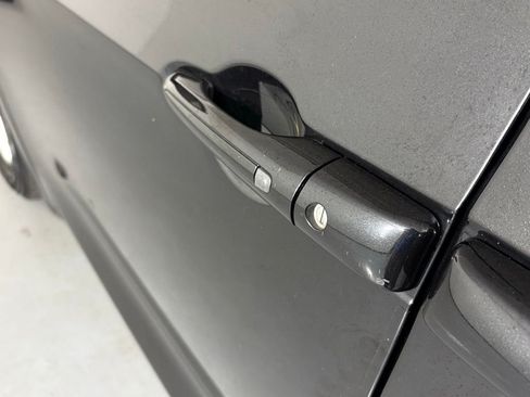 Used 2023 Chrysler Pacifica Touring-L FWD image 12