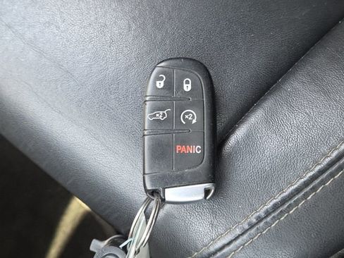 Used 2016 Jeep Grand Cherokee Limited image 37