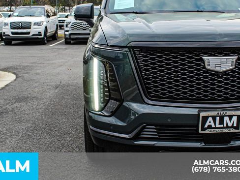 Used 2025 Cadillac Escalade Sport AWD/4WD image 11