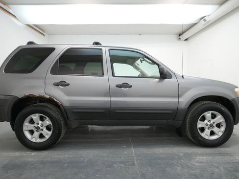 Used 2007 Ford Escape XLT image 9