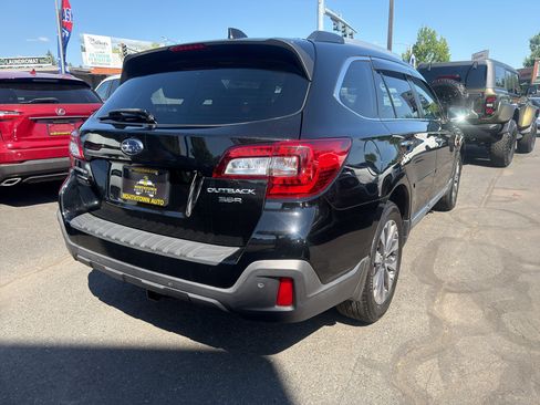 Used 2018 Subaru Outback 3.6R Touring AWD/4WD image 6