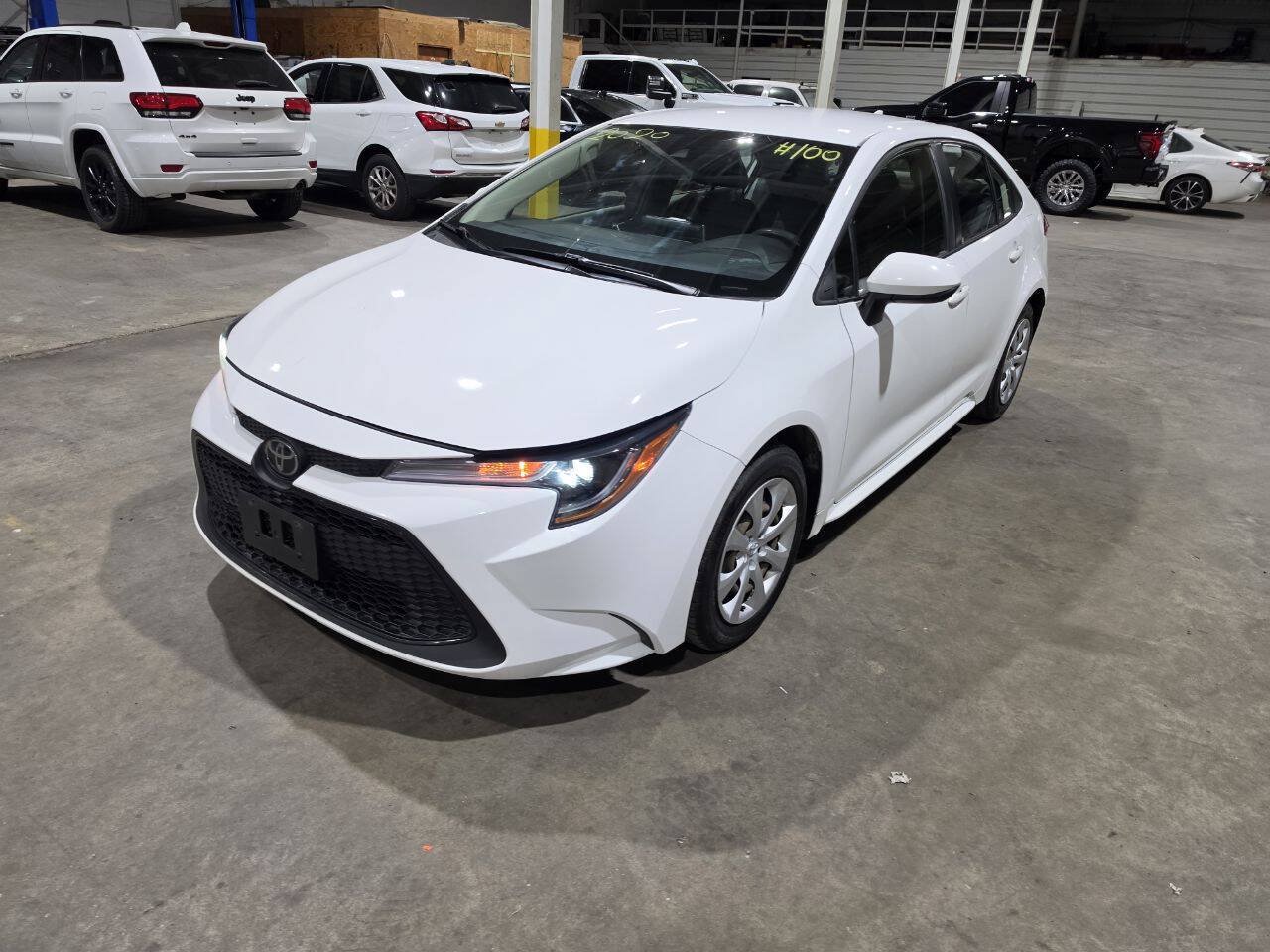 Used 2020 Toyota Corolla LE FWD image 2