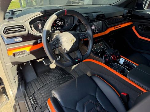 Used 2025 Lamborghini Urus SE image 6