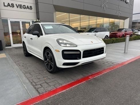 Used 2023 Porsche Cayenne Turbo image 3