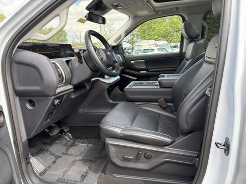 Used 2025 Ford Expedition Platinum AWD/4WD image 11