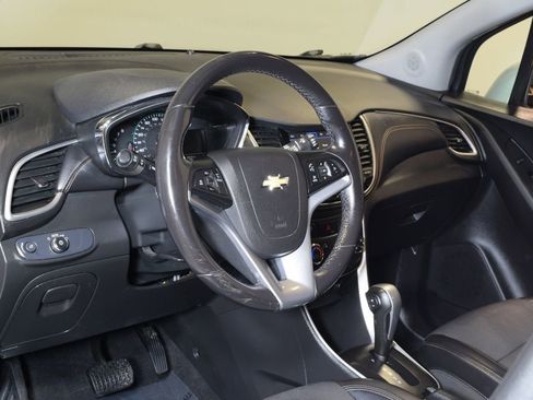 Used 2018 Chevrolet Trax LT w/ LT Convenience Package AWD/4WD image 5
