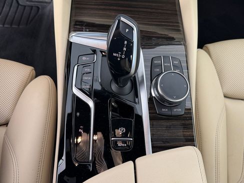 Used 2023 BMW 530i w/ Premium Package RWD image 16