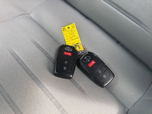 Used 2025 Toyota Tacoma TRD Sport image 34