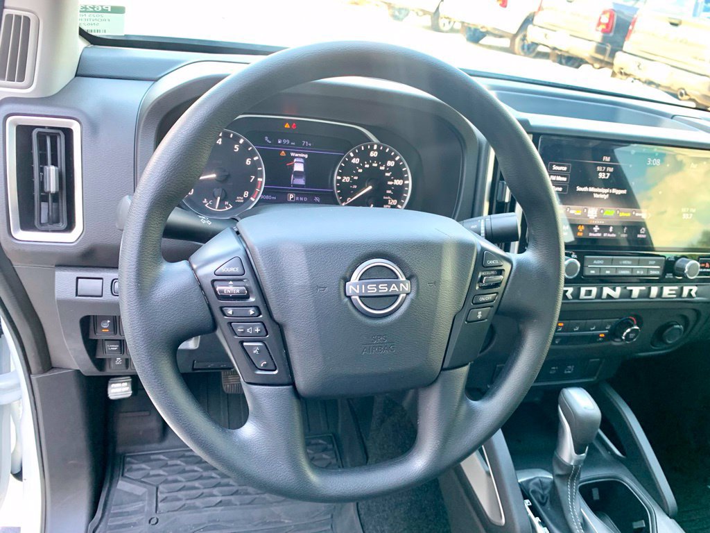 Used 2025 Nissan Frontier SV RWD image 28