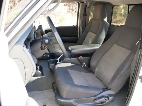 Used 2004 Ford Ranger XLT / 4.0L V6 / Power Locks & image 3