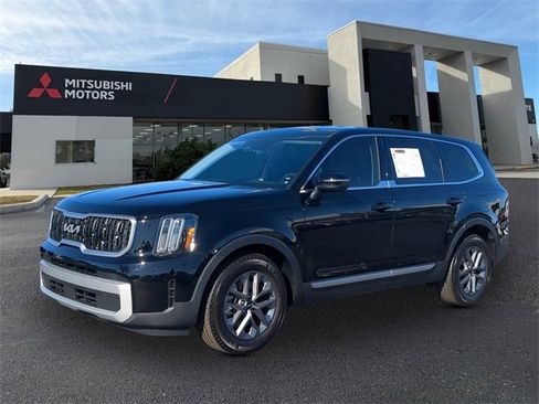 Used 2024 Kia Telluride LX image 1
