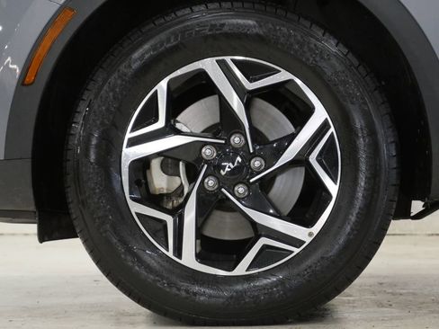 Used 2025 Kia Sportage LX image 9