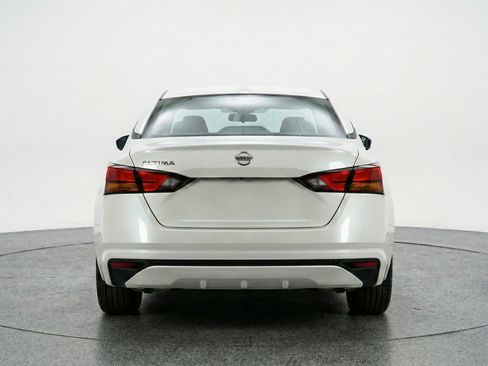 Used 2025 Nissan Altima 2.5 SV image 7