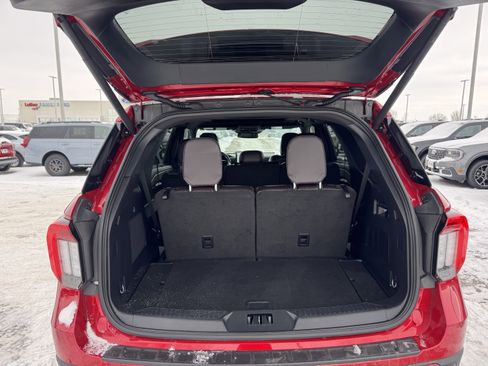 Certified 2025 Ford Explorer Platinum image 22