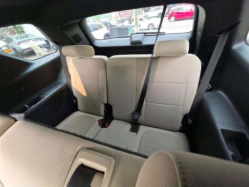 Used 2023 Chevrolet Traverse LS FWD image 9