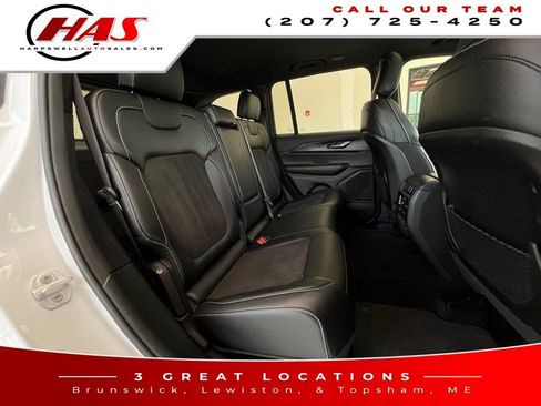 Used 2024 Jeep Grand Cherokee Altitude AWD/4WD image 13