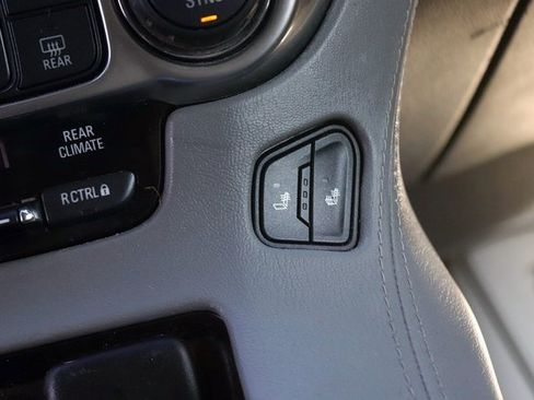 Used 2019 Chevrolet Suburban LT image 31