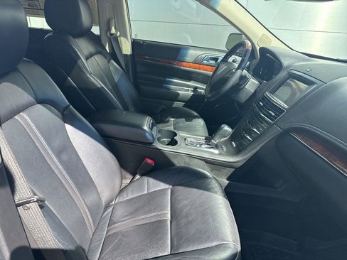 Used 2019 Lincoln MKT AWD image 36