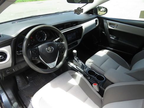Used 2018 Toyota Corolla LE FWD image 11