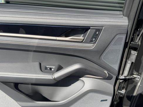 Used 2025 Porsche Cayenne Turbo image 14