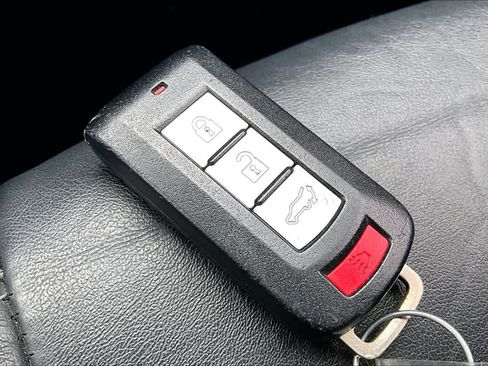 Used 2019 Mitsubishi Outlander SEL image 15