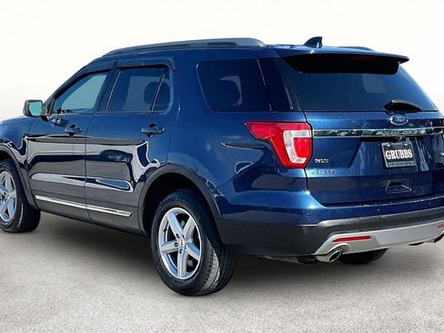 Used 2016 Ford Explorer XLT w/ Equipment Group 202A AWD/4WD image 14