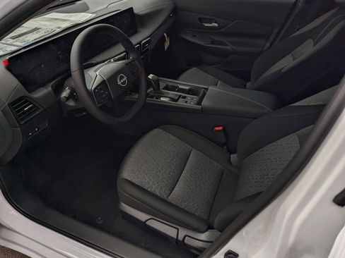 New 2026 Nissan Sentra SV w/ SV Convenience Package FWD image 9