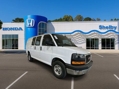 Used 2024 GMC Savana 2500 w/ Driver Convenience Package image 2